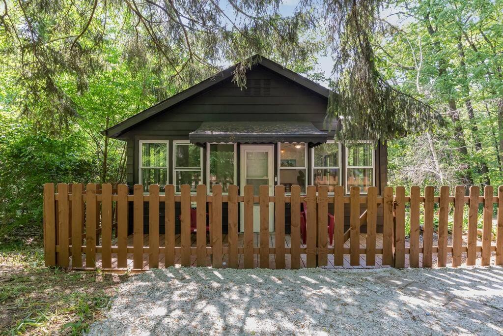 Black Cabin Getaway In Woods I Valpo Valparaiso Exteriör bild